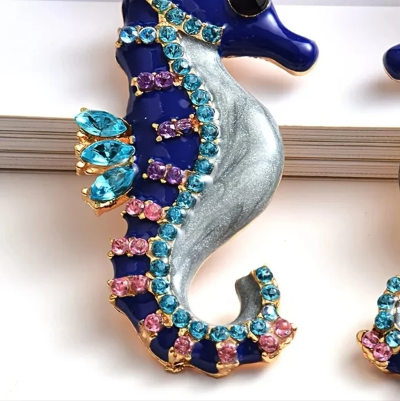 🌺Seahorse Rhinestone Dangle Earings - Picture 4 of 5